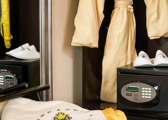 Staypineapple, The Maxwell Hotel, Seattle Center Seattle